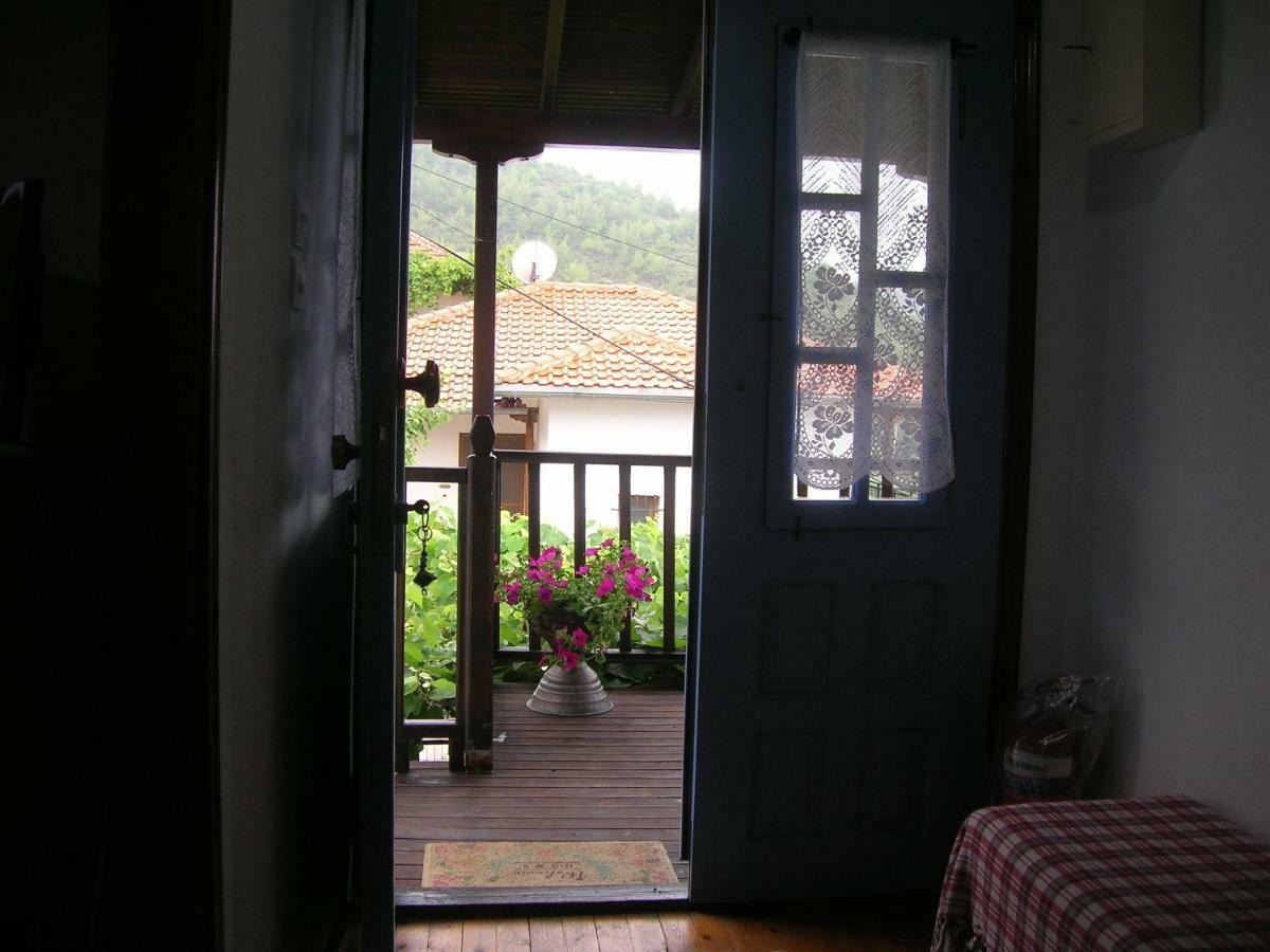 Gasthaus Athina'S House Skala Sotiros Exterior foto